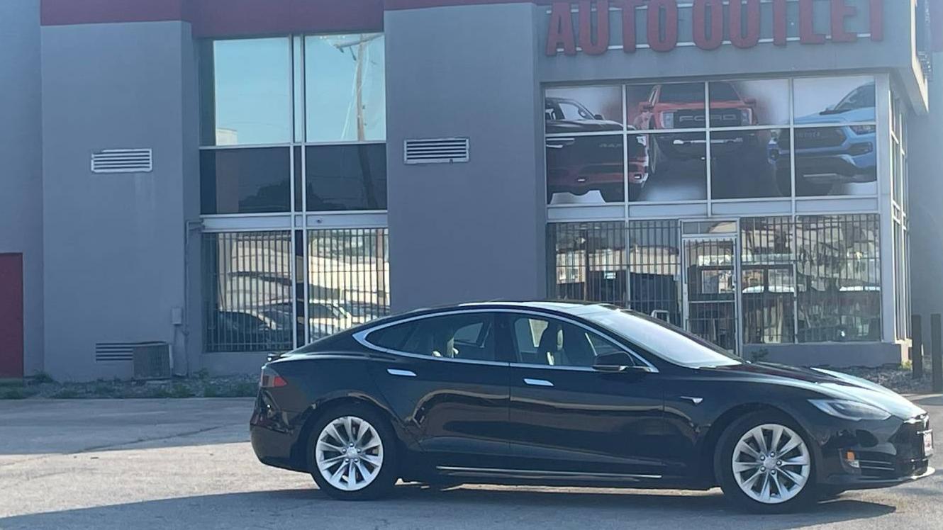 TESLA MODEL S 2019 5YJSA1E22KF305252 image